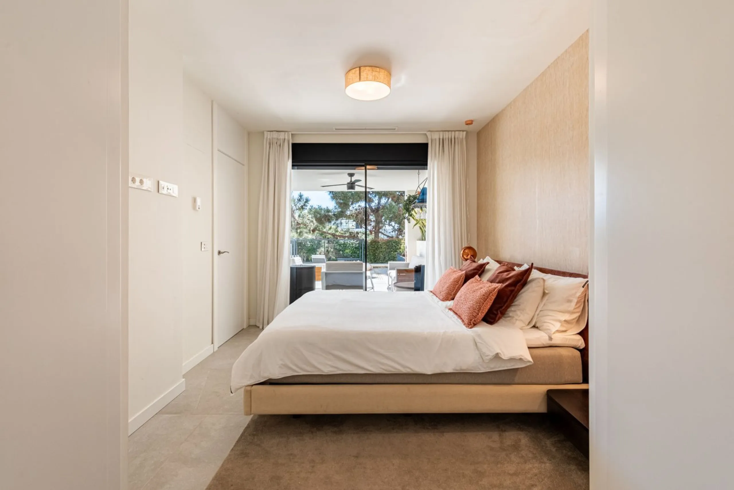 Modern and exclusive townhouse built in 2020, with a design and interior that truly make it stand out in the area.