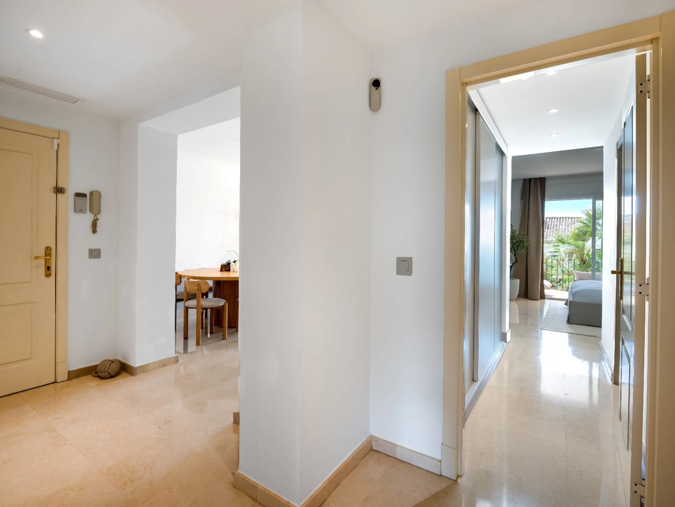 This apartment is a modern two-bedroom, two-bathroom home set in a private gated community in La Quinta. Surrounded by a renowned golf course and mountain views, the property offers peace and privacy while being only a short drive to Marbella. The apartme