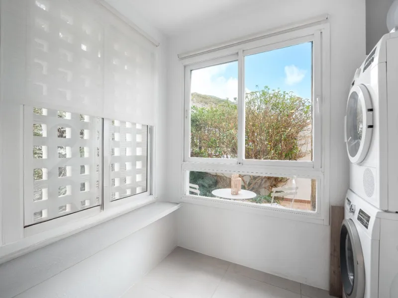 This apartment is a modern two-bedroom, two-bathroom home set in a private gated community in La Quinta. Surrounded by a renowned golf course and mountain views, the property offers peace and privacy while being only a short drive to Marbella. The apartme