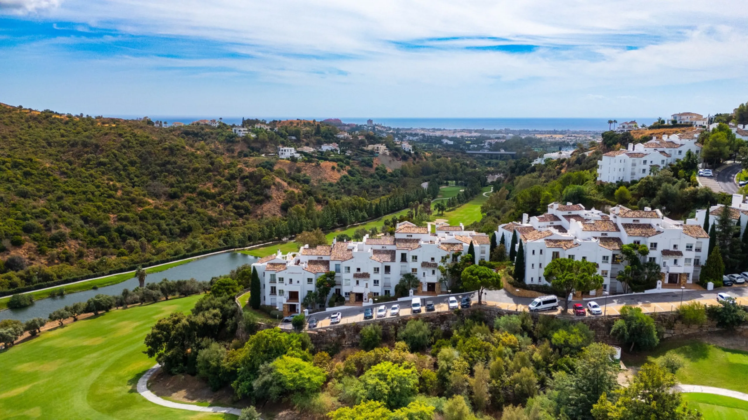 This apartment is a modern two-bedroom, two-bathroom home set in a private gated community in La Quinta. Surrounded by a renowned golf course and mountain views, the property offers peace and privacy while being only a short drive to Marbella. The apartme