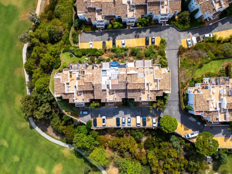 This apartment is a modern two-bedroom, two-bathroom home set in a private gated community in La Quinta. Surrounded by a renowned golf course and mountain views, the property offers peace and privacy while being only a short drive to Marbella. The apartme