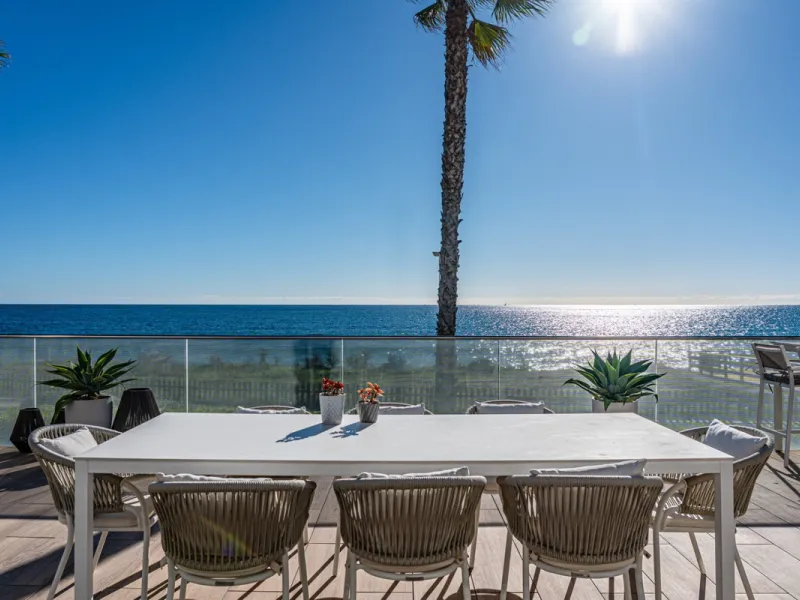 Casa Azul is a modern 4-bed, 3-bath beachfront villa in an exclusive gated complex in Estepona. The home offers open plan living and a bright interior with large windows. You have a private pool, an expansive terrace and direct beach access. The villa sit