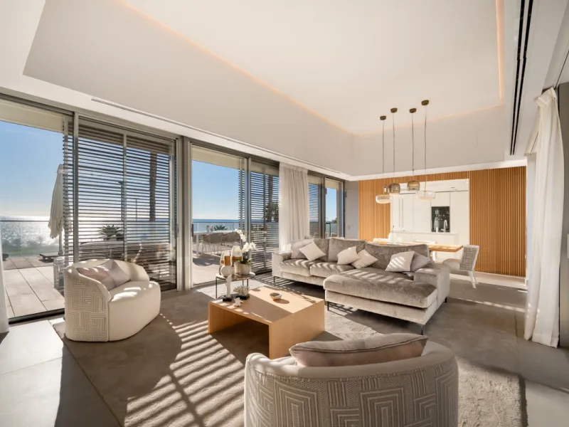 Casa Azul is a modern 4-bed, 3-bath beachfront villa in an exclusive gated complex in Estepona. The home offers open plan living and a bright interior with large windows. You have a private pool, an expansive terrace and direct beach access. The villa sit