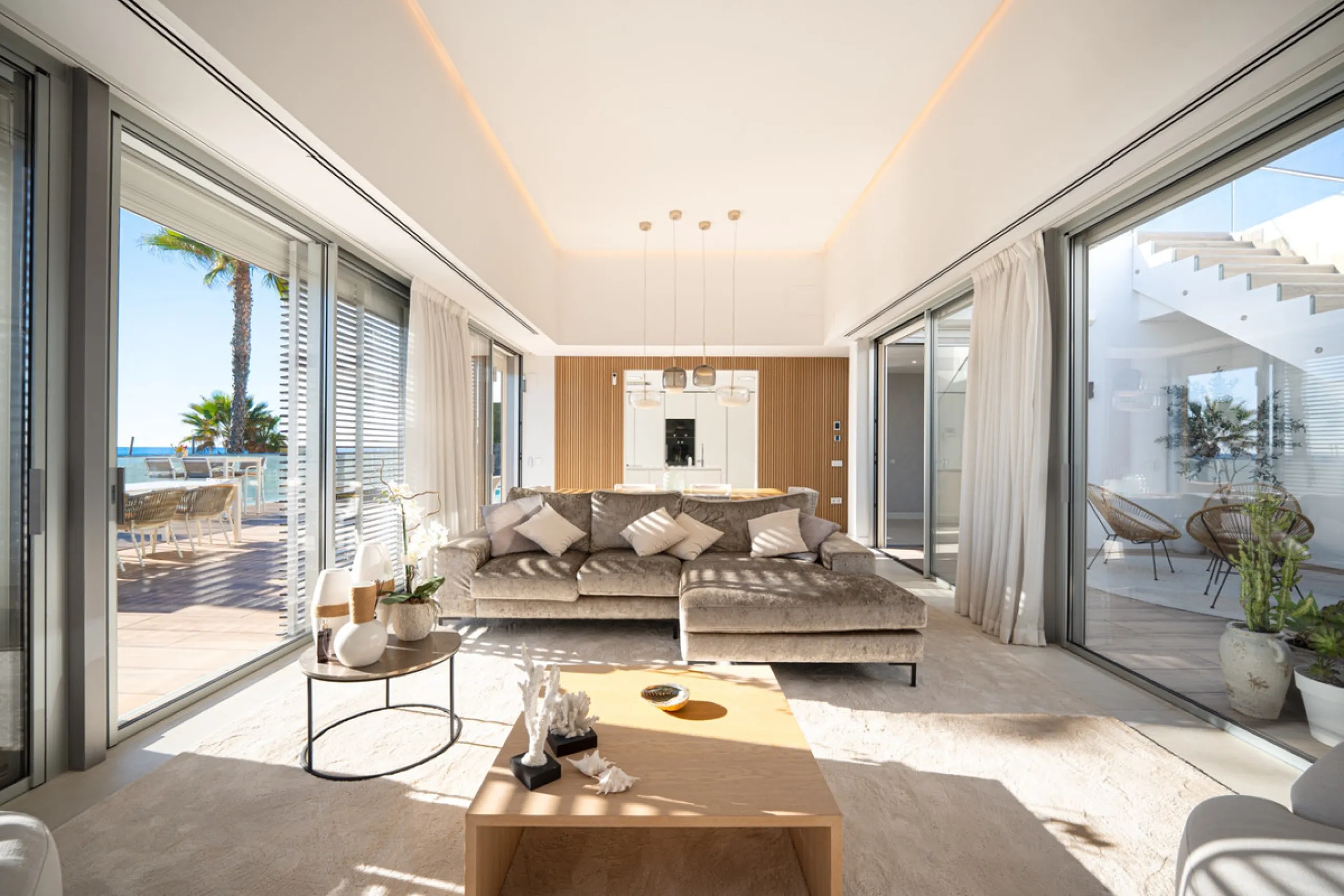 Casa Azul is a modern 4-bed, 3-bath beachfront villa in an exclusive gated complex in Estepona. The home offers open plan living and a bright interior with large windows. You have a private pool, an expansive terrace and direct beach access. The villa sit