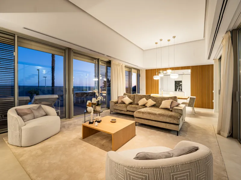 Casa Azul is a modern 4-bed, 3-bath beachfront villa in an exclusive gated complex in Estepona. The home offers open plan living and a bright interior with large windows. You have a private pool, an expansive terrace and direct beach access. The villa sit