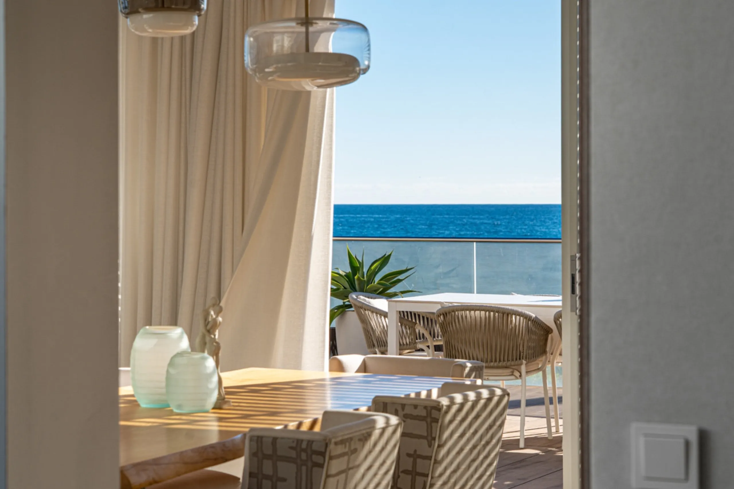 Casa Azul is a modern 4-bed, 3-bath beachfront villa in an exclusive gated complex in Estepona. The home offers open plan living and a bright interior with large windows. You have a private pool, an expansive terrace and direct beach access. The villa sit