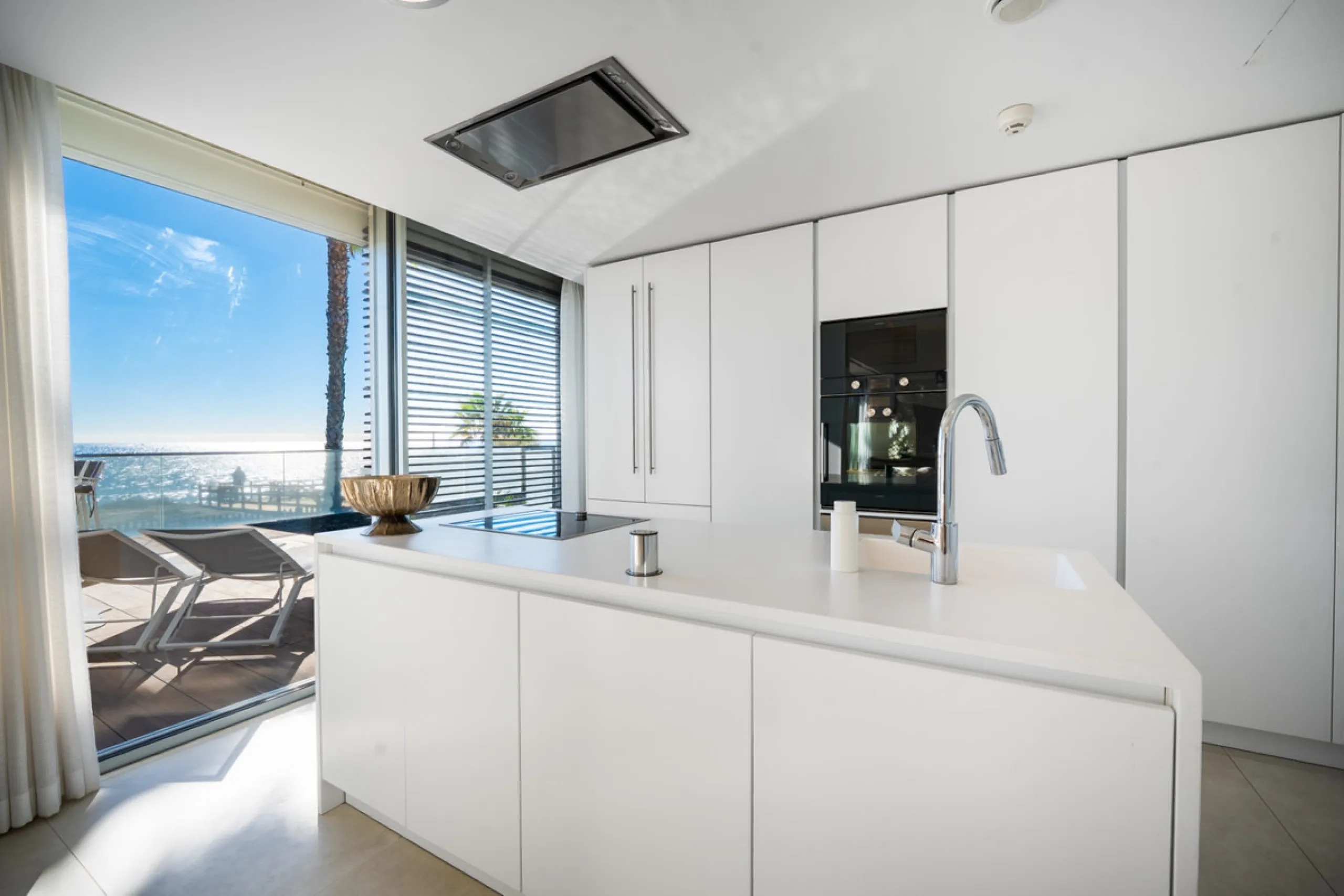 Casa Azul is a modern 4-bed, 3-bath beachfront villa in an exclusive gated complex in Estepona. The home offers open plan living and a bright interior with large windows. You have a private pool, an expansive terrace and direct beach access. The villa sit