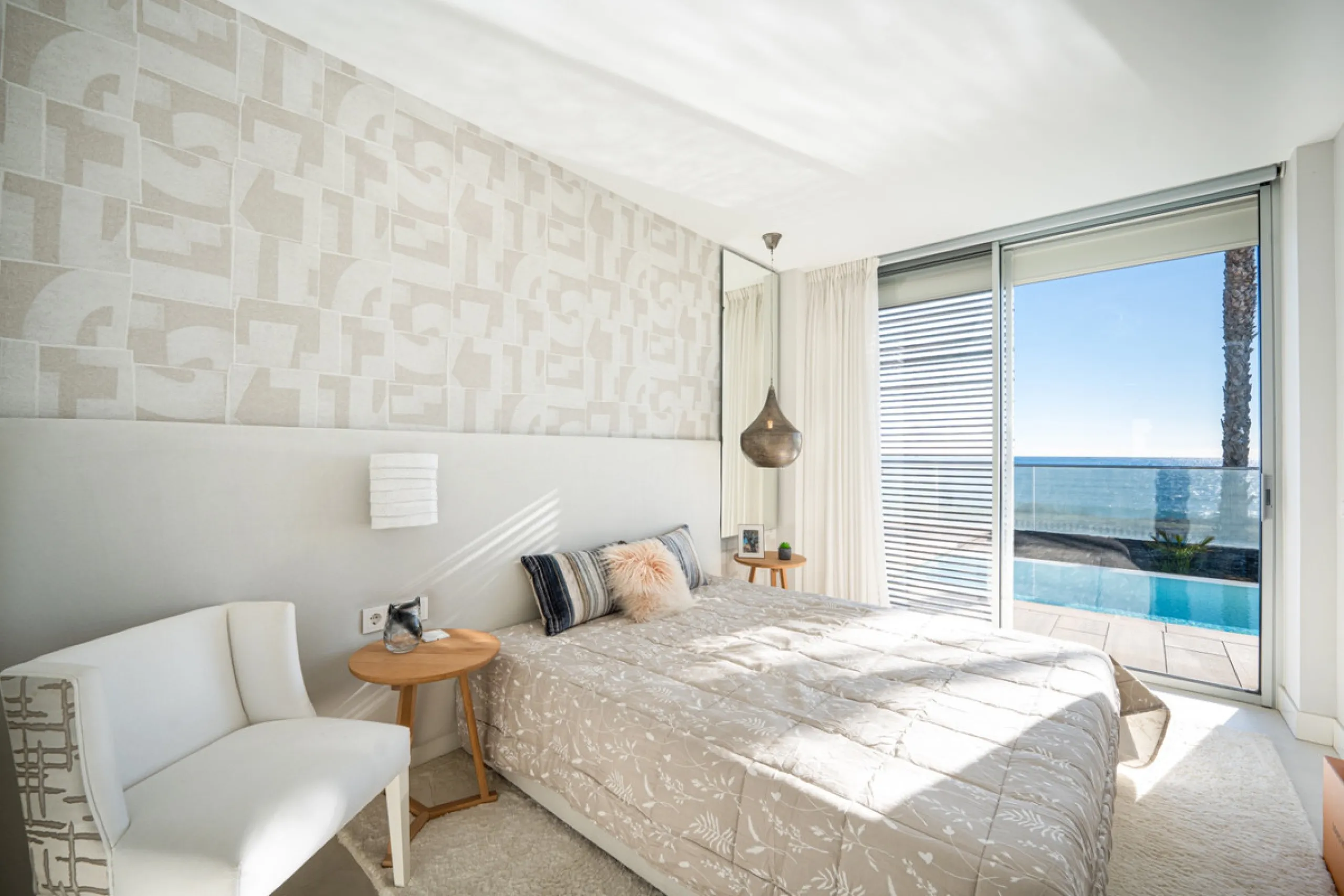 Casa Azul is a modern 4-bed, 3-bath beachfront villa in an exclusive gated complex in Estepona. The home offers open plan living and a bright interior with large windows. You have a private pool, an expansive terrace and direct beach access. The villa sit