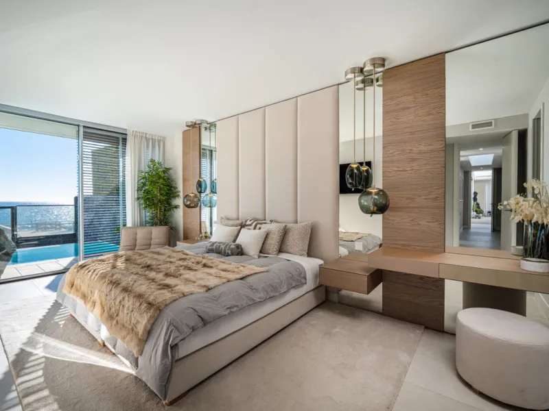 Casa Azul is a modern 4-bed, 3-bath beachfront villa in an exclusive gated complex in Estepona. The home offers open plan living and a bright interior with large windows. You have a private pool, an expansive terrace and direct beach access. The villa sit