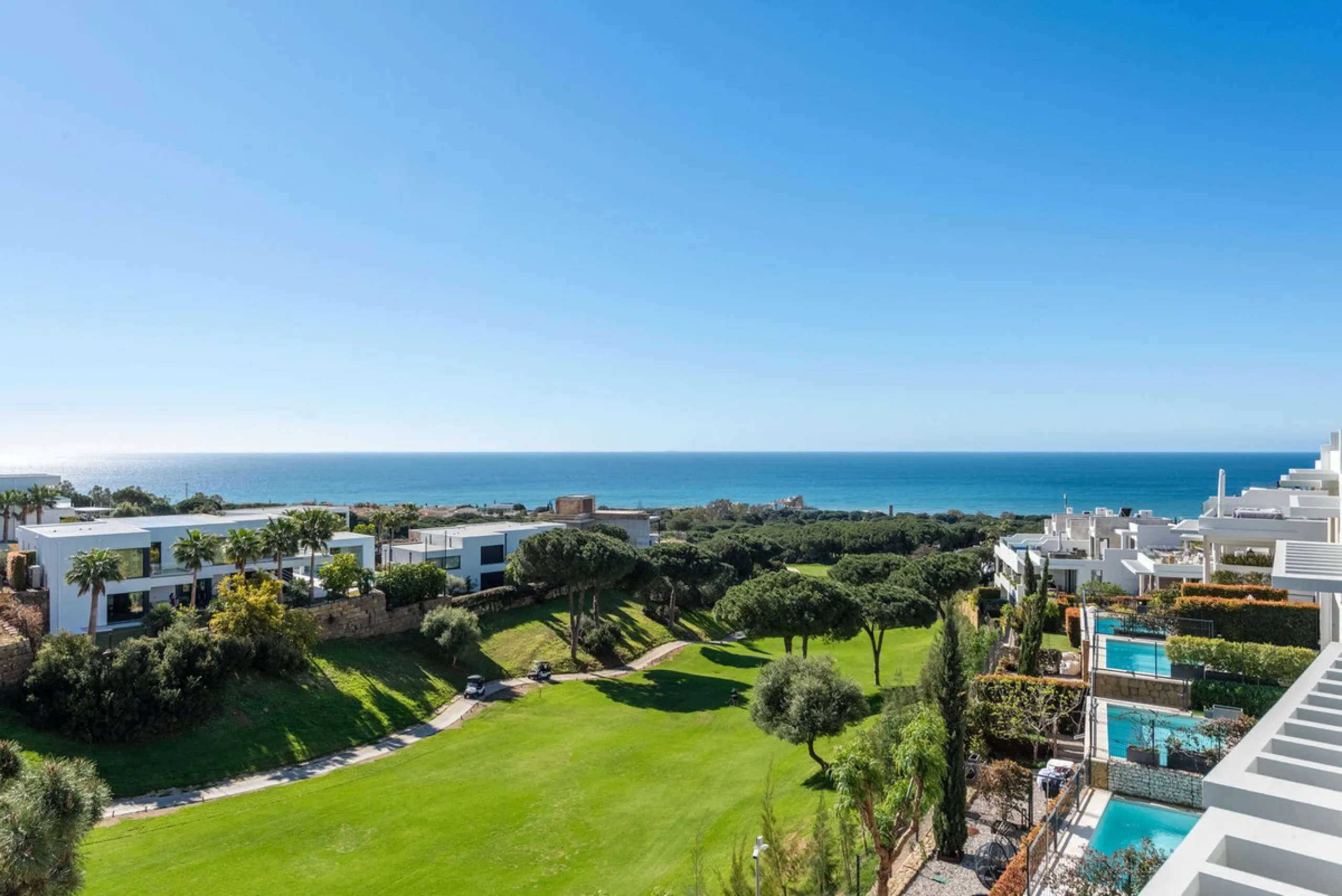 Modern and exclusive townhouse built in 2020, with a design and interior that truly make it stand out in the area.