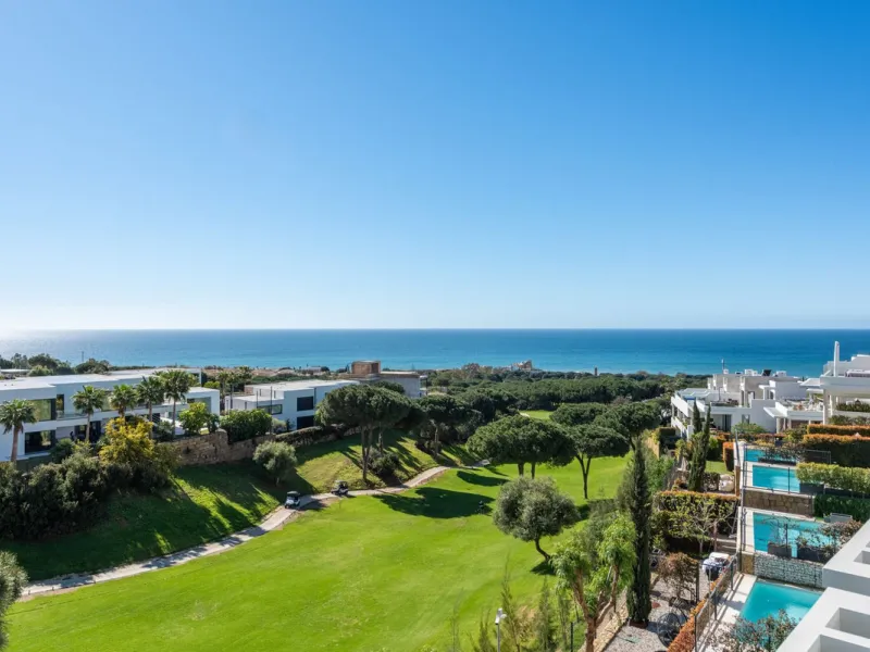 Modern and exclusive townhouse built in 2020, with a design and interior that truly make it stand out in the area.