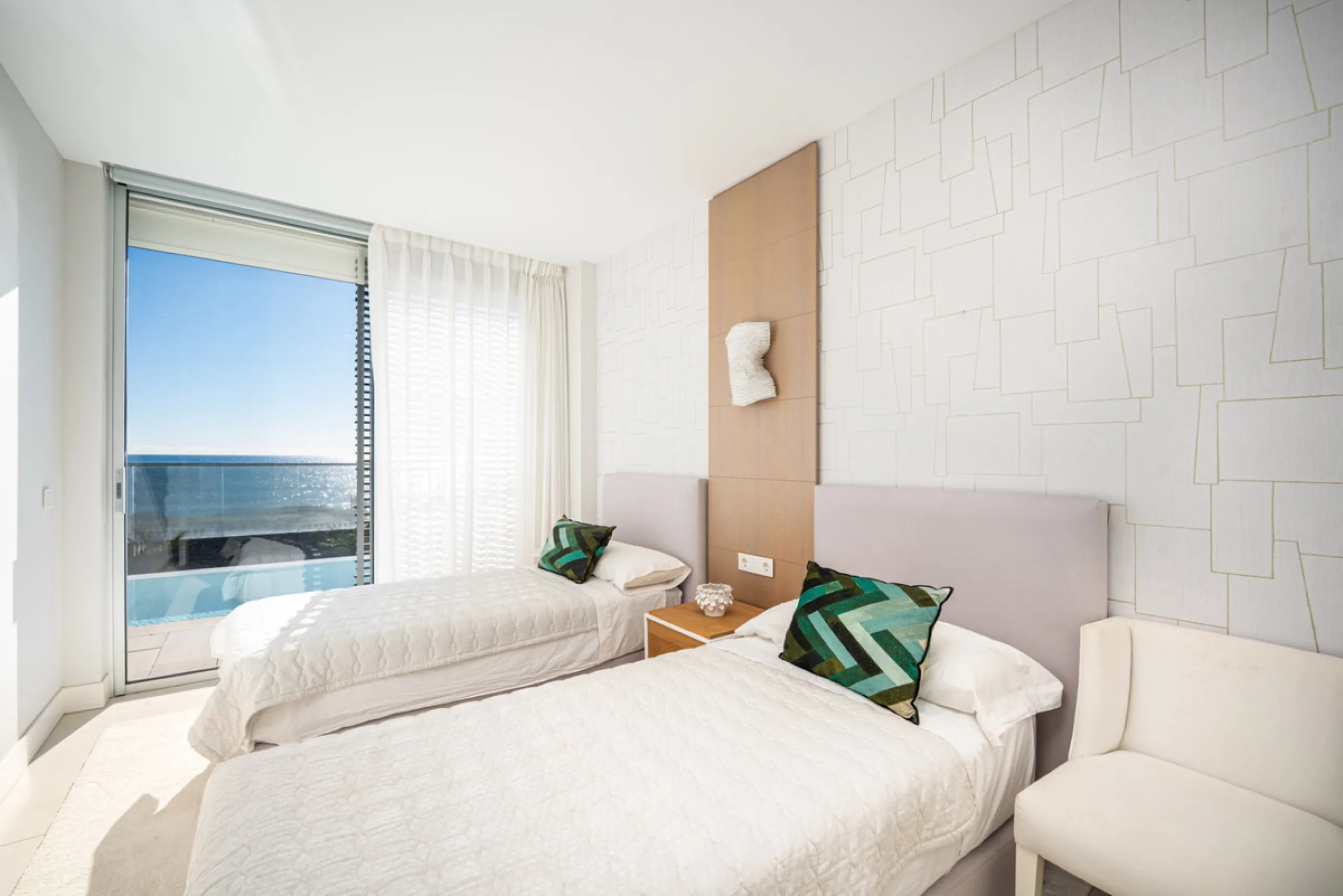 Casa Azul is a modern 4-bed, 3-bath beachfront villa in an exclusive gated complex in Estepona. The home offers open plan living and a bright interior with large windows. You have a private pool, an expansive terrace and direct beach access. The villa sit