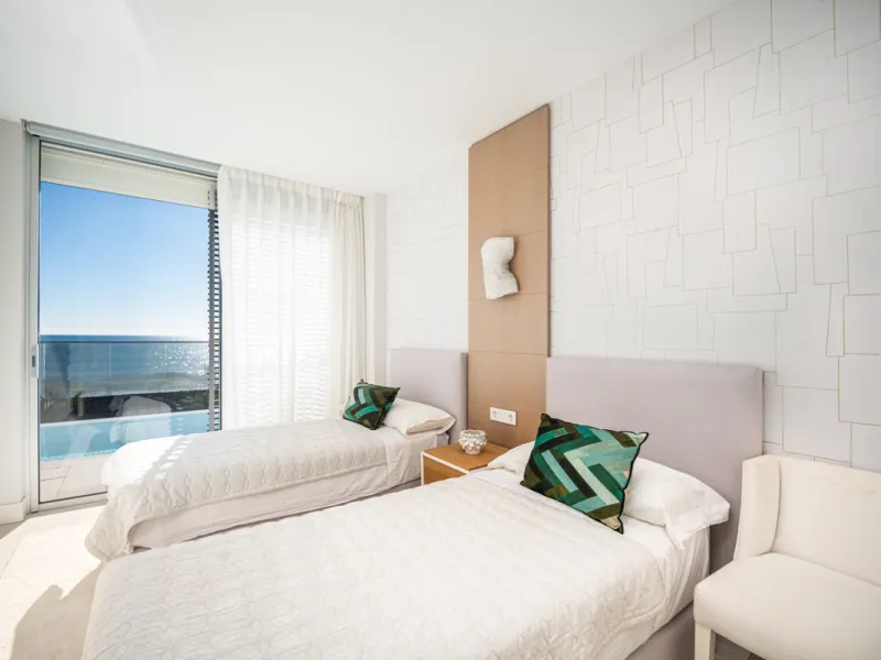 Casa Azul is a modern 4-bed, 3-bath beachfront villa in an exclusive gated complex in Estepona. The home offers open plan living and a bright interior with large windows. You have a private pool, an expansive terrace and direct beach access. The villa sit