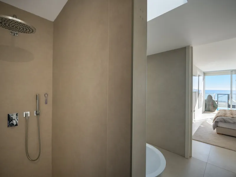 Casa Azul is a modern 4-bed, 3-bath beachfront villa in an exclusive gated complex in Estepona. The home offers open plan living and a bright interior with large windows. You have a private pool, an expansive terrace and direct beach access. The villa sit