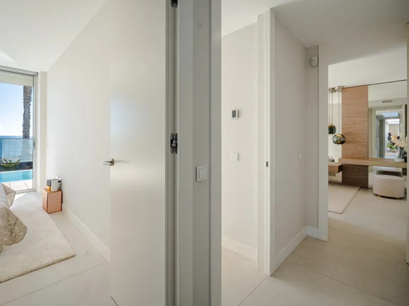 Casa Azul is a modern 4-bed, 3-bath beachfront villa in an exclusive gated complex in Estepona. The home offers open plan living and a bright interior with large windows. You have a private pool, an expansive terrace and direct beach access. The villa sit