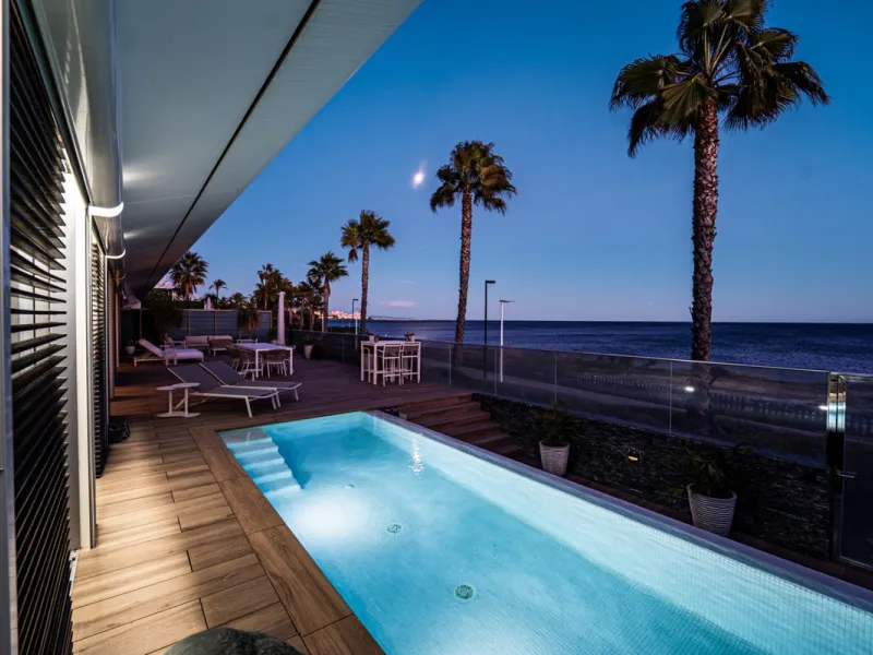 Casa Azul is a modern 4-bed, 3-bath beachfront villa in an exclusive gated complex in Estepona. The home offers open plan living and a bright interior with large windows. You have a private pool, an expansive terrace and direct beach access. The villa sit