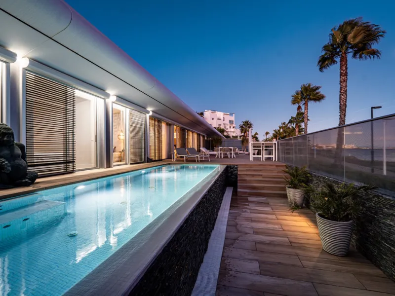 Casa Azul is a modern 4-bed, 3-bath beachfront villa in an exclusive gated complex in Estepona. The home offers open plan living and a bright interior with large windows. You have a private pool, an expansive terrace and direct beach access. The villa sit