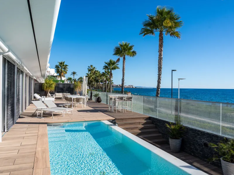 Casa Azul is a modern 4-bed, 3-bath beachfront villa in an exclusive gated complex in Estepona. The home offers open plan living and a bright interior with large windows. You have a private pool, an expansive terrace and direct beach access. The villa sit