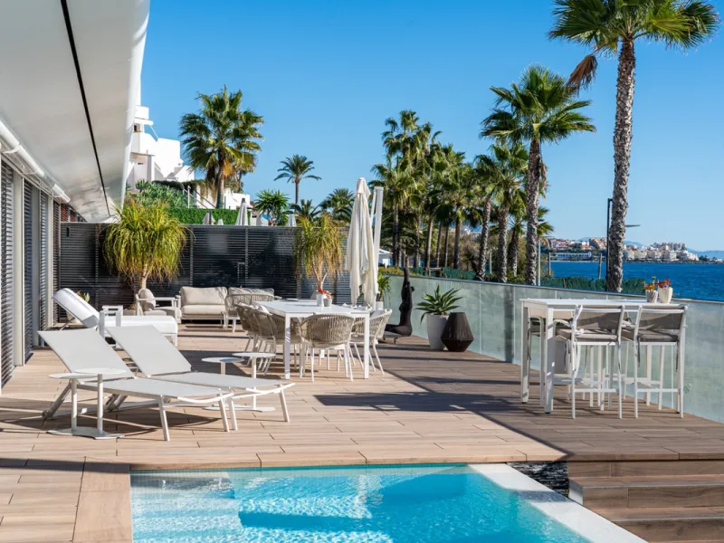 Casa Azul is a modern 4-bed, 3-bath beachfront villa in an exclusive gated complex in Estepona. The home offers open plan living and a bright interior with large windows. You have a private pool, an expansive terrace and direct beach access. The villa sit