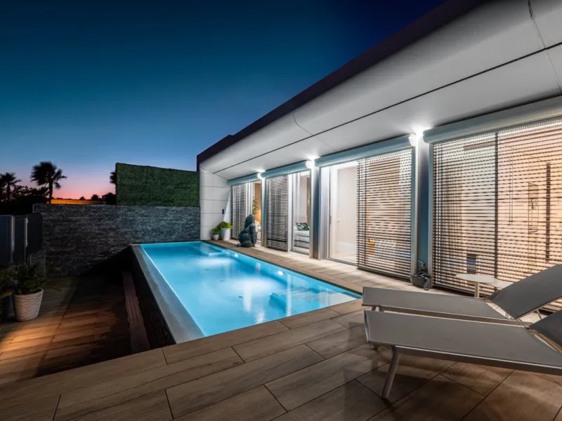 Casa Azul is a modern 4-bed, 3-bath beachfront villa in an exclusive gated complex in Estepona. The home offers open plan living and a bright interior with large windows. You have a private pool, an expansive terrace and direct beach access. The villa sit