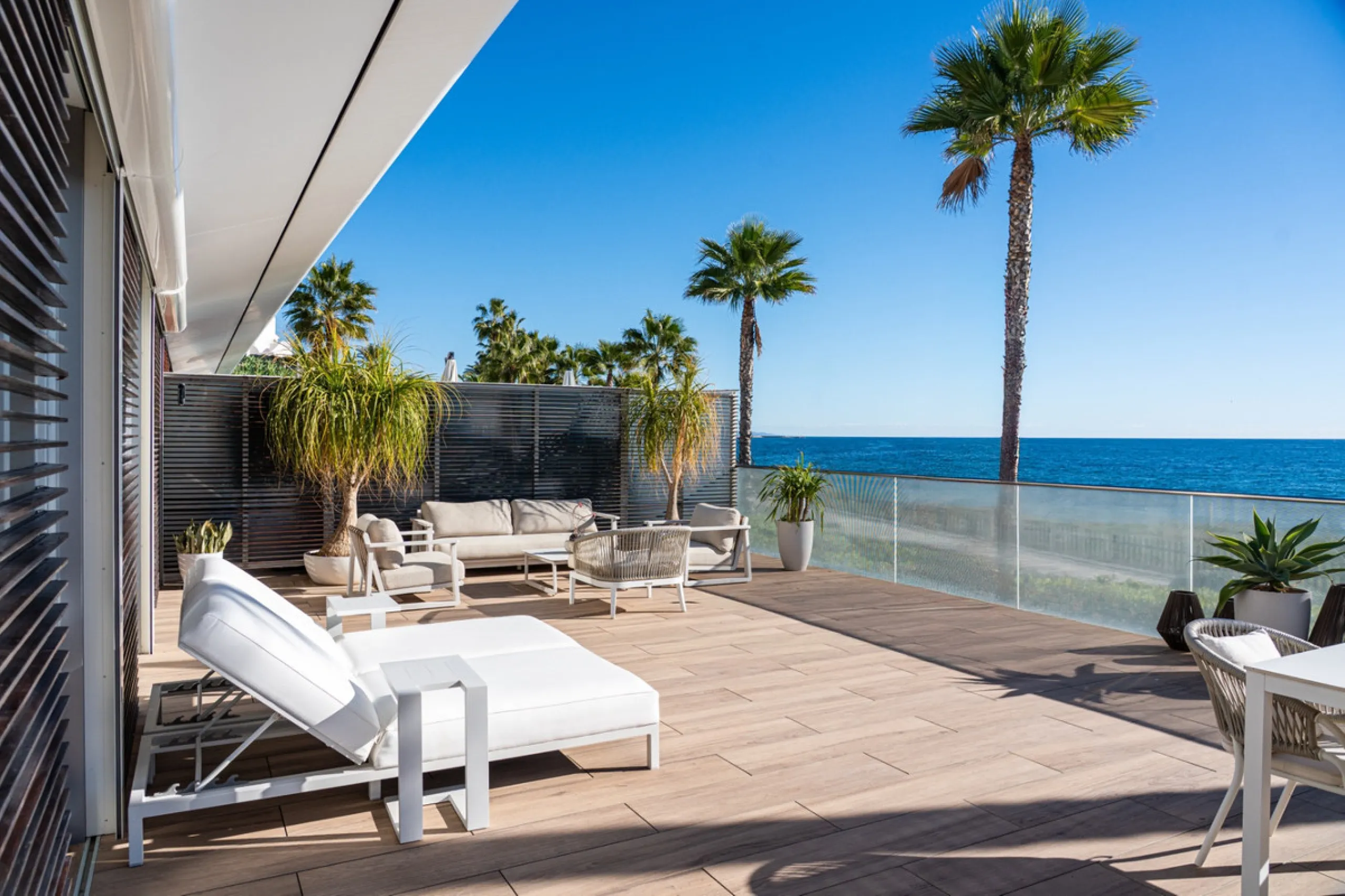 Casa Azul is a modern 4-bed, 3-bath beachfront villa in an exclusive gated complex in Estepona. The home offers open plan living and a bright interior with large windows. You have a private pool, an expansive terrace and direct beach access. The villa sit