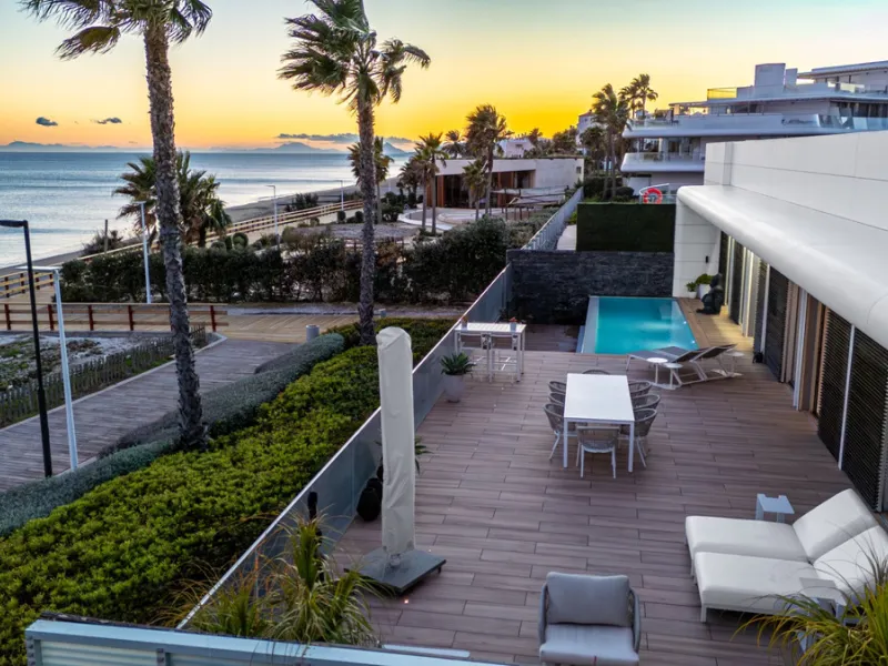 Casa Azul is a modern 4-bed, 3-bath beachfront villa in an exclusive gated complex in Estepona. The home offers open plan living and a bright interior with large windows. You have a private pool, an expansive terrace and direct beach access. The villa sit