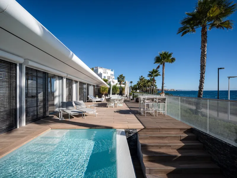 Casa Azul is a modern 4-bed, 3-bath beachfront villa in an exclusive gated complex in Estepona. The home offers open plan living and a bright interior with large windows. You have a private pool, an expansive terrace and direct beach access. The villa sit