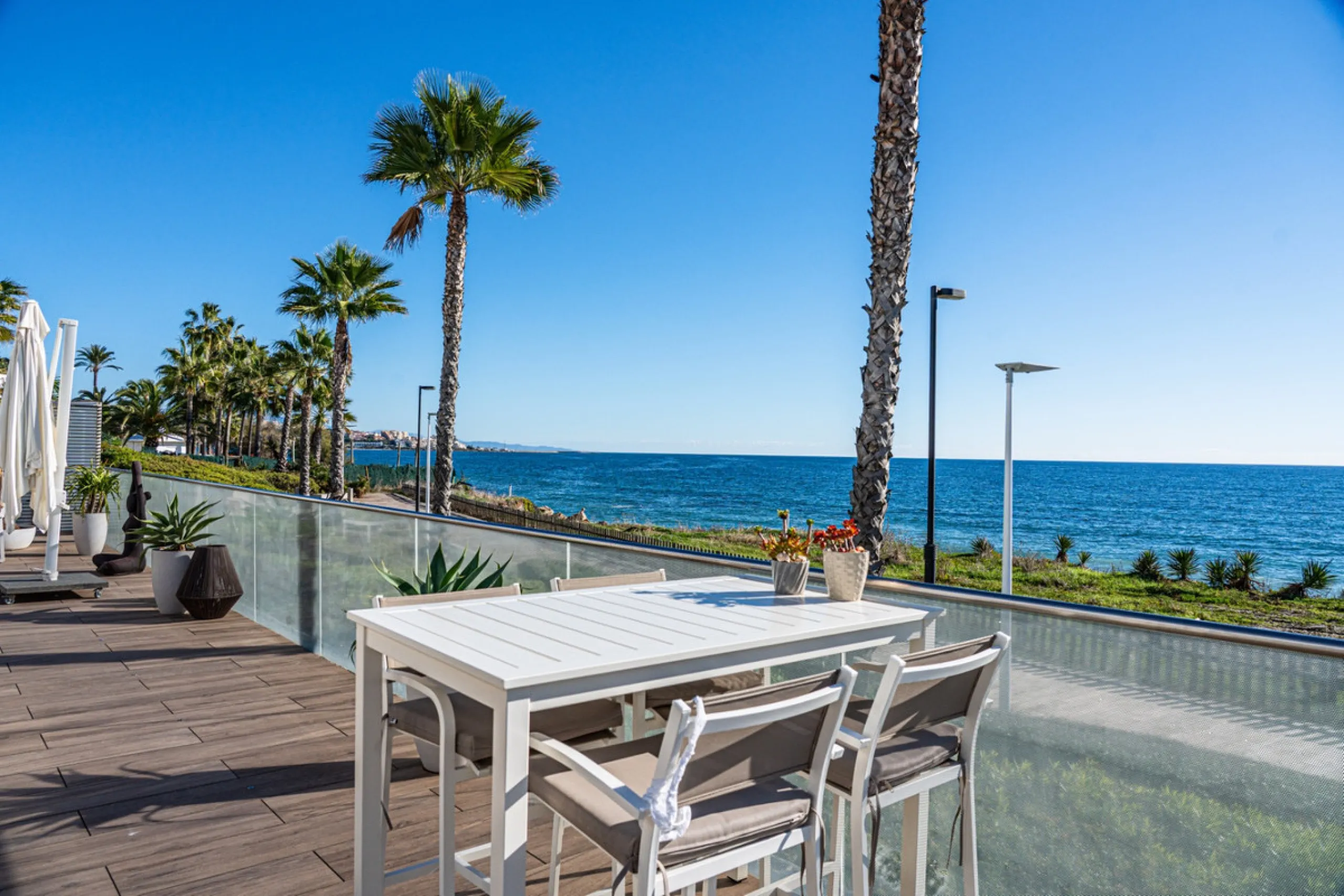Casa Azul is a modern 4-bed, 3-bath beachfront villa in an exclusive gated complex in Estepona. The home offers open plan living and a bright interior with large windows. You have a private pool, an expansive terrace and direct beach access. The villa sit
