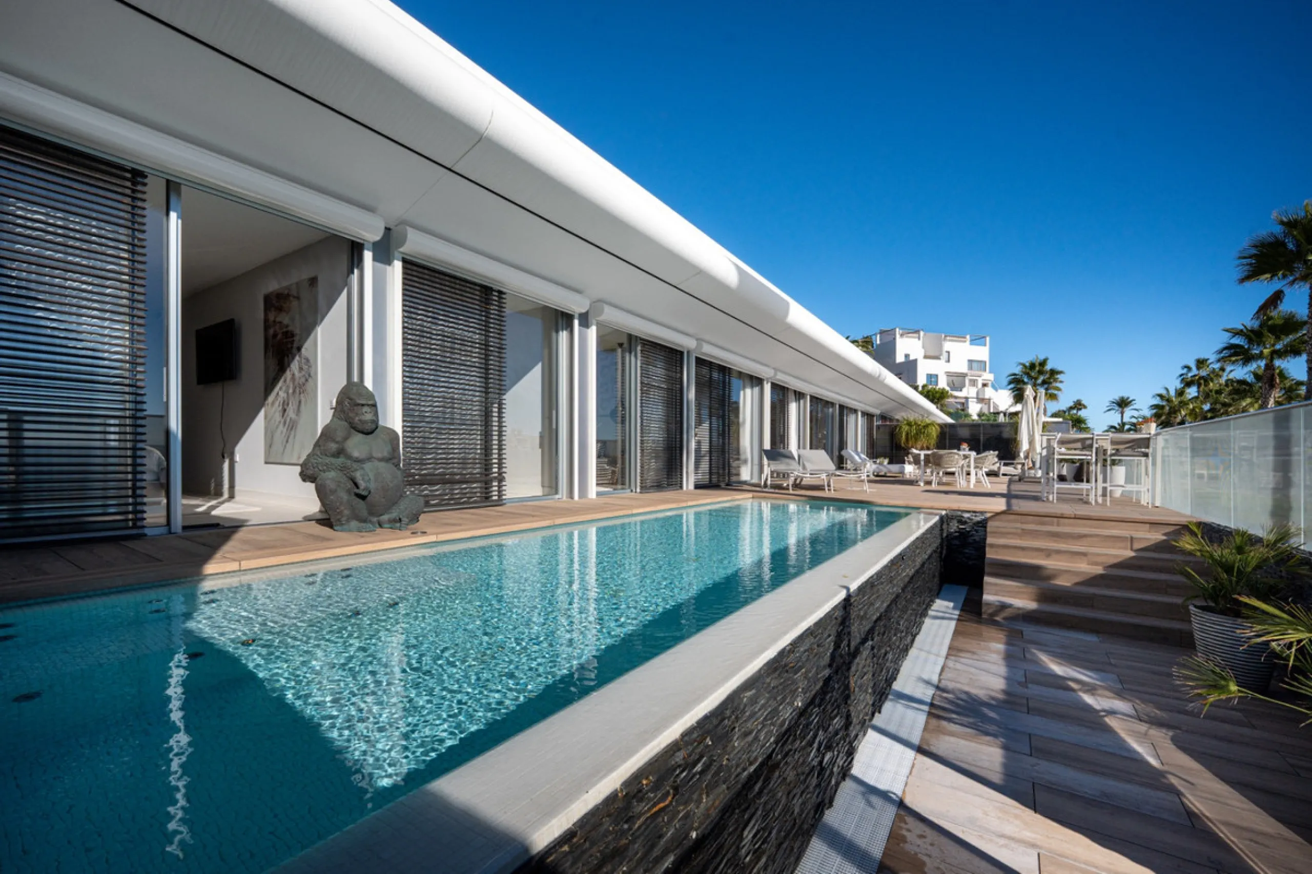 Casa Azul is a modern 4-bed, 3-bath beachfront villa in an exclusive gated complex in Estepona. The home offers open plan living and a bright interior with large windows. You have a private pool, an expansive terrace and direct beach access. The villa sit