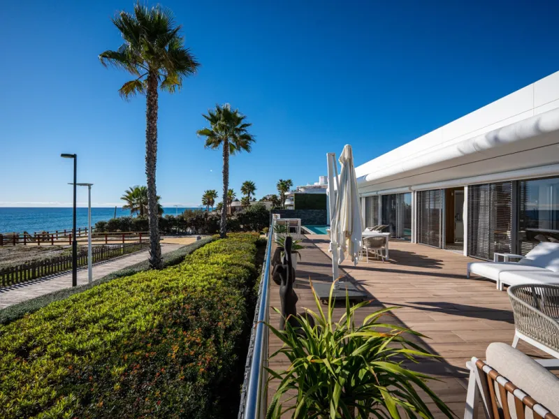 Casa Azul is a modern 4-bed, 3-bath beachfront villa in an exclusive gated complex in Estepona. The home offers open plan living and a bright interior with large windows. You have a private pool, an expansive terrace and direct beach access. The villa sit