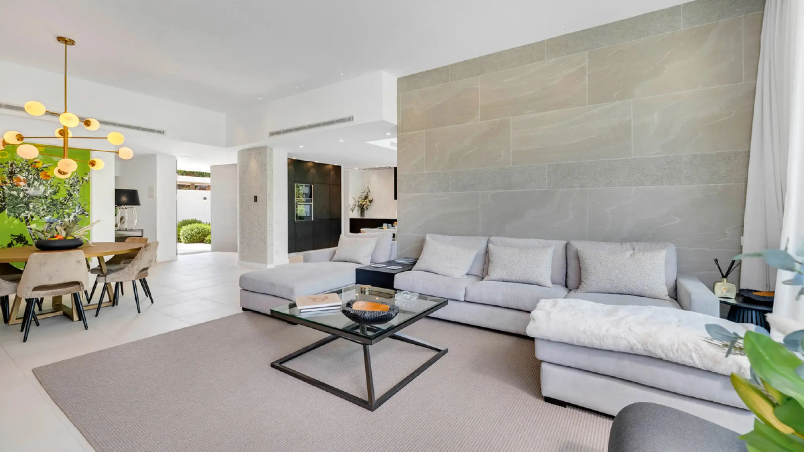 Presenting this modern five bedroom villa on the New Golden Mile, set minutes from the coast and close to Puerto Banús and Marbella. The home has a southeast orientation for natural light and open views, and it offers full privacy. The layout is spacious 