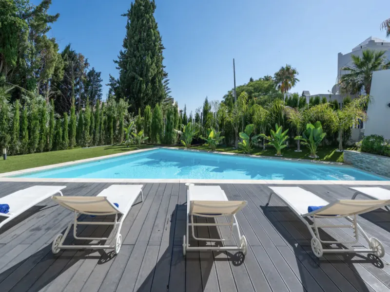 This stunning property is a modern luxury home in Reserva Marbella with open sea views and a bright open-plan design. The ground floor connects the kitchen, dining and living areas in one clean space that leads to a covered terrace, a landscaped garden an