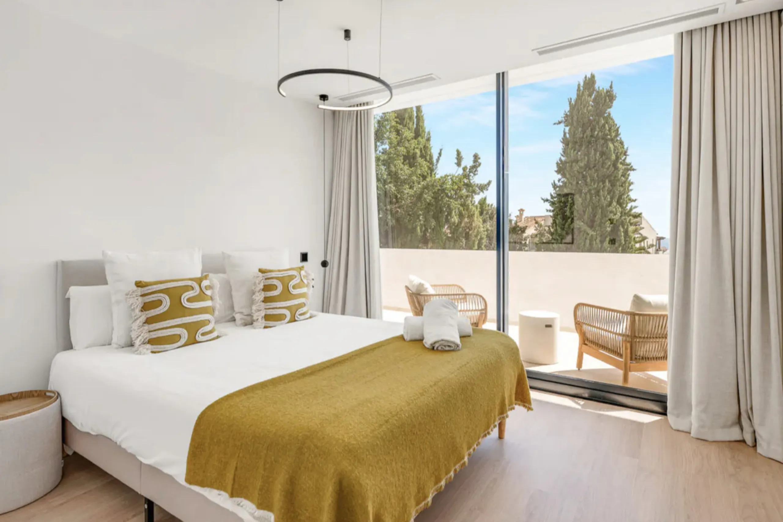 This stunning property is a modern luxury home in Reserva Marbella with open sea views and a bright open-plan design. The ground floor connects the kitchen, dining and living areas in one clean space that leads to a covered terrace, a landscaped garden an
