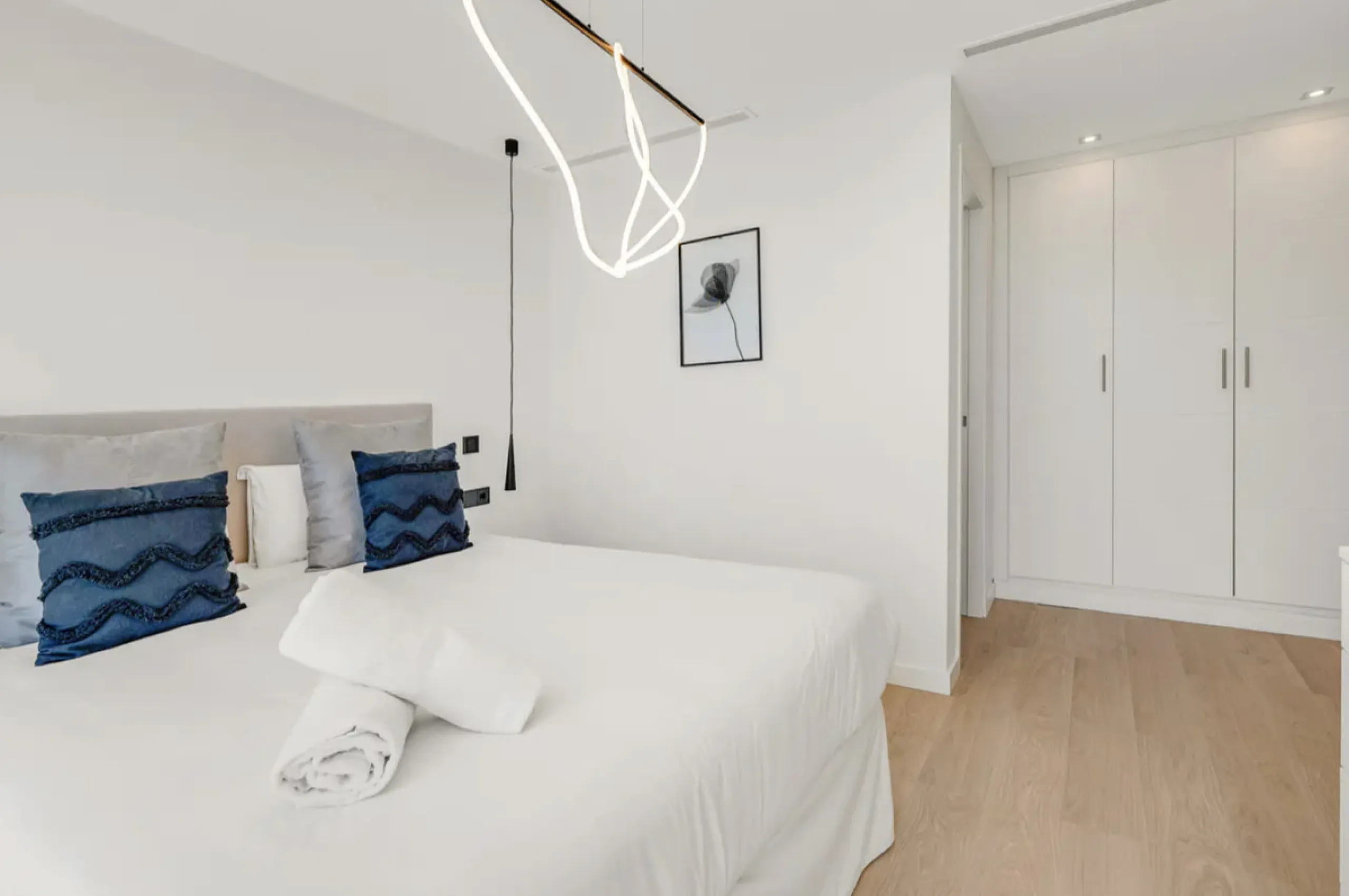 This stunning property is a modern luxury home in Reserva Marbella with open sea views and a bright open-plan design. The ground floor connects the kitchen, dining and living areas in one clean space that leads to a covered terrace, a landscaped garden an