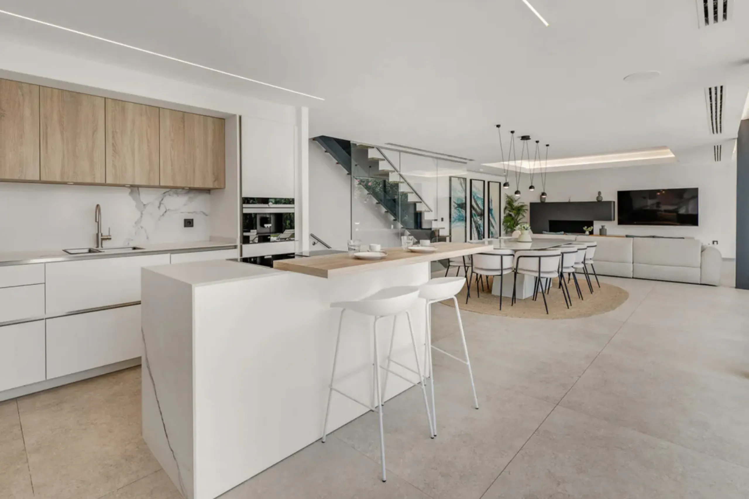 This stunning property is a modern luxury home in Reserva Marbella with open sea views and a bright open-plan design. The ground floor connects the kitchen, dining and living areas in one clean space that leads to a covered terrace, a landscaped garden an