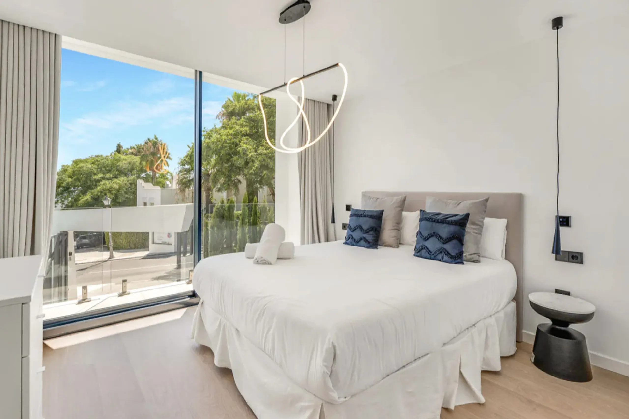 This stunning property is a modern luxury home in Reserva Marbella with open sea views and a bright open-plan design. The ground floor connects the kitchen, dining and living areas in one clean space that leads to a covered terrace, a landscaped garden an