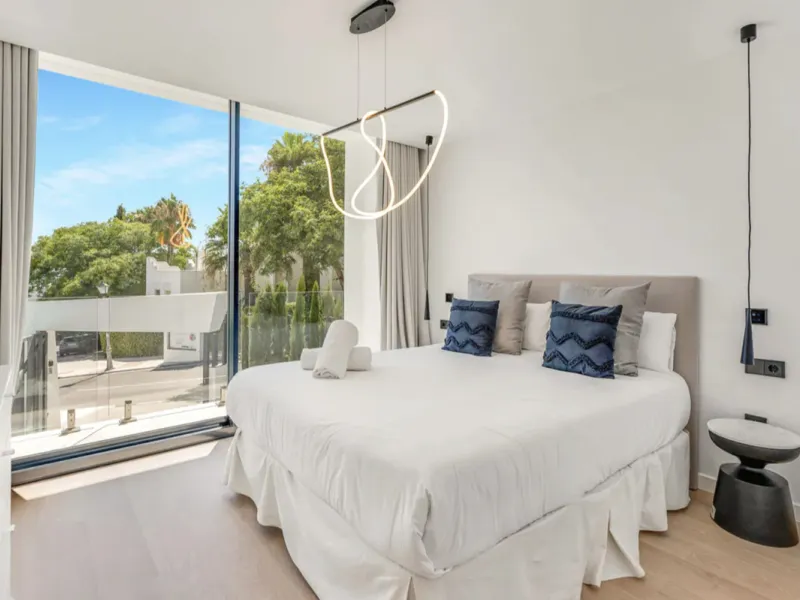 This stunning property is a modern luxury home in Reserva Marbella with open sea views and a bright open-plan design. The ground floor connects the kitchen, dining and living areas in one clean space that leads to a covered terrace, a landscaped garden an