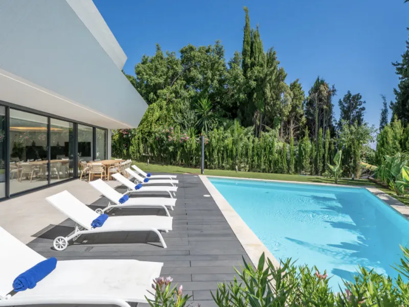 This stunning property is a modern luxury home in Reserva Marbella with open sea views and a bright open-plan design. The ground floor connects the kitchen, dining and living areas in one clean space that leads to a covered terrace, a landscaped garden an