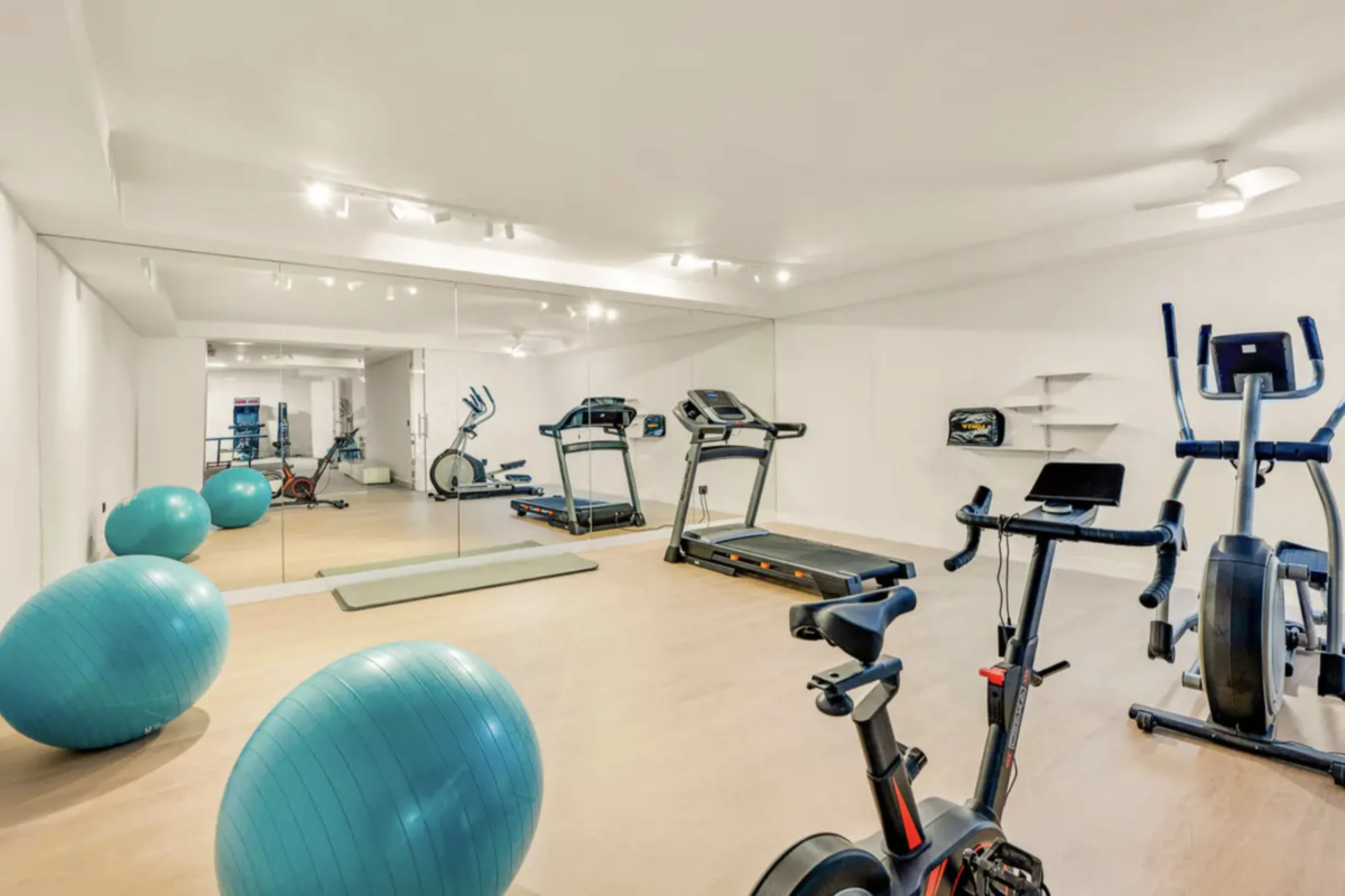 This stunning property is a modern luxury home in Reserva Marbella with open sea views and a bright open-plan design. The ground floor connects the kitchen, dining and living areas in one clean space that leads to a covered terrace, a landscaped garden an