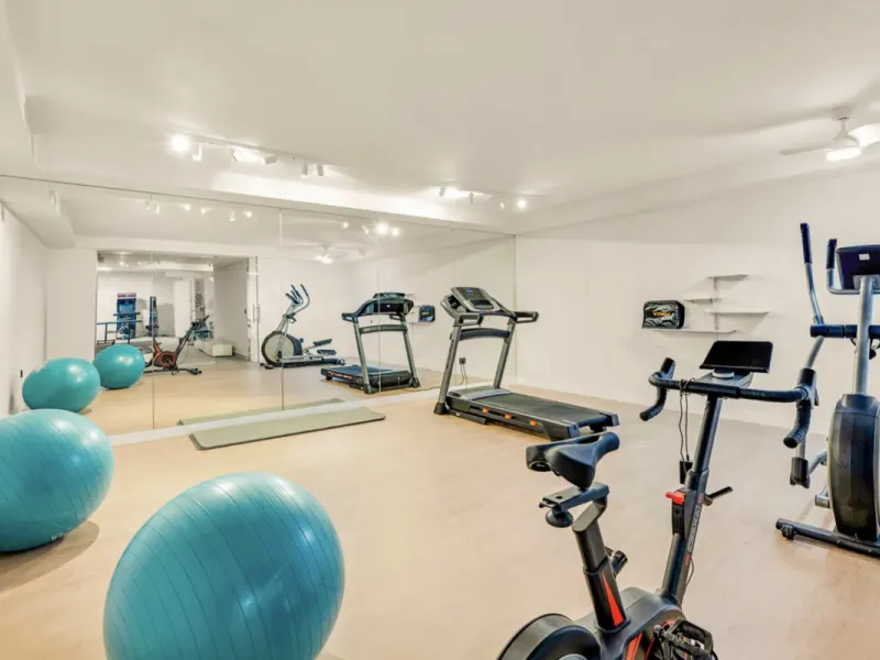 This stunning property is a modern luxury home in Reserva Marbella with open sea views and a bright open-plan design. The ground floor connects the kitchen, dining and living areas in one clean space that leads to a covered terrace, a landscaped garden an
