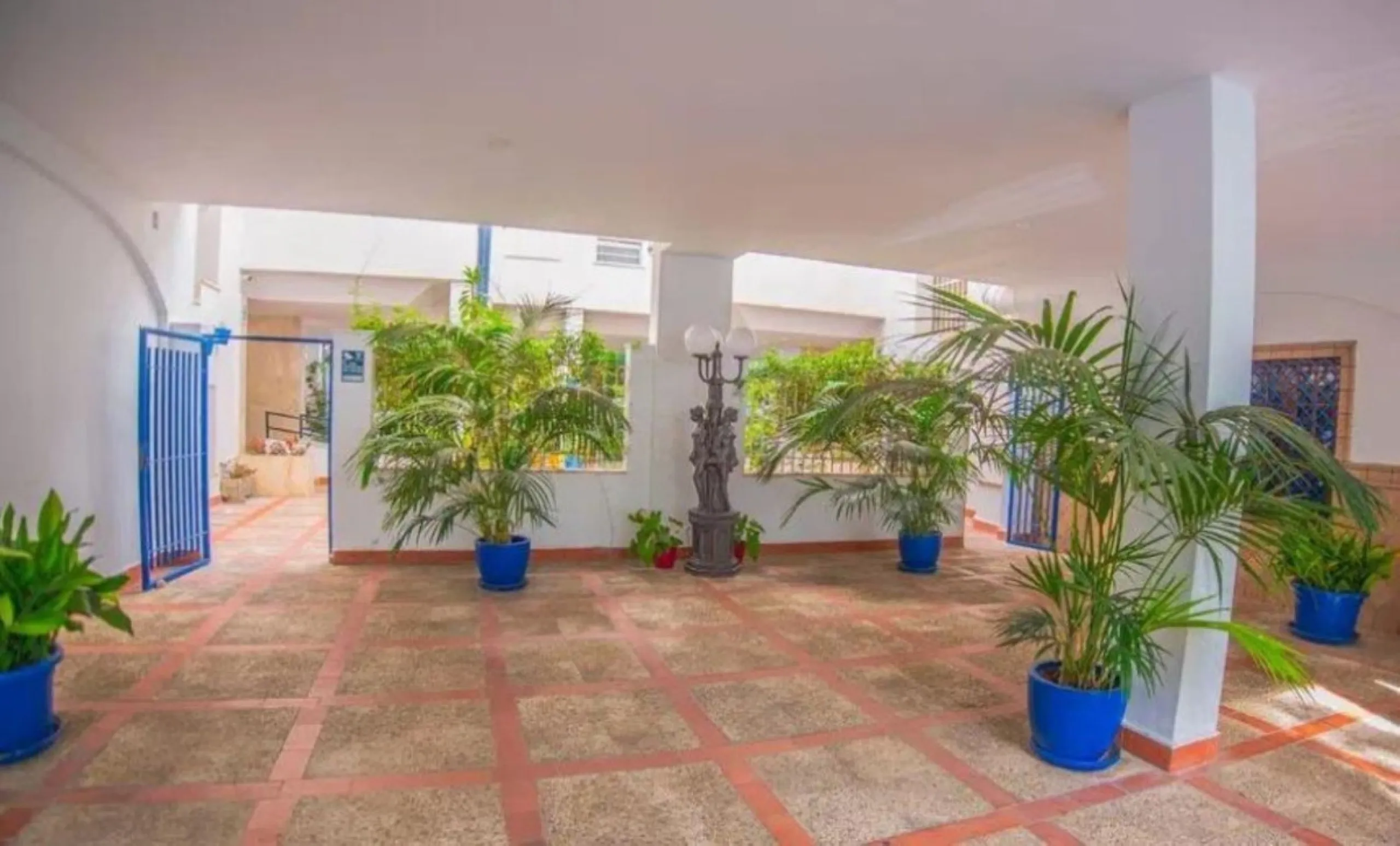 Апартамент средний этаж, Marbella, Costa del Sol