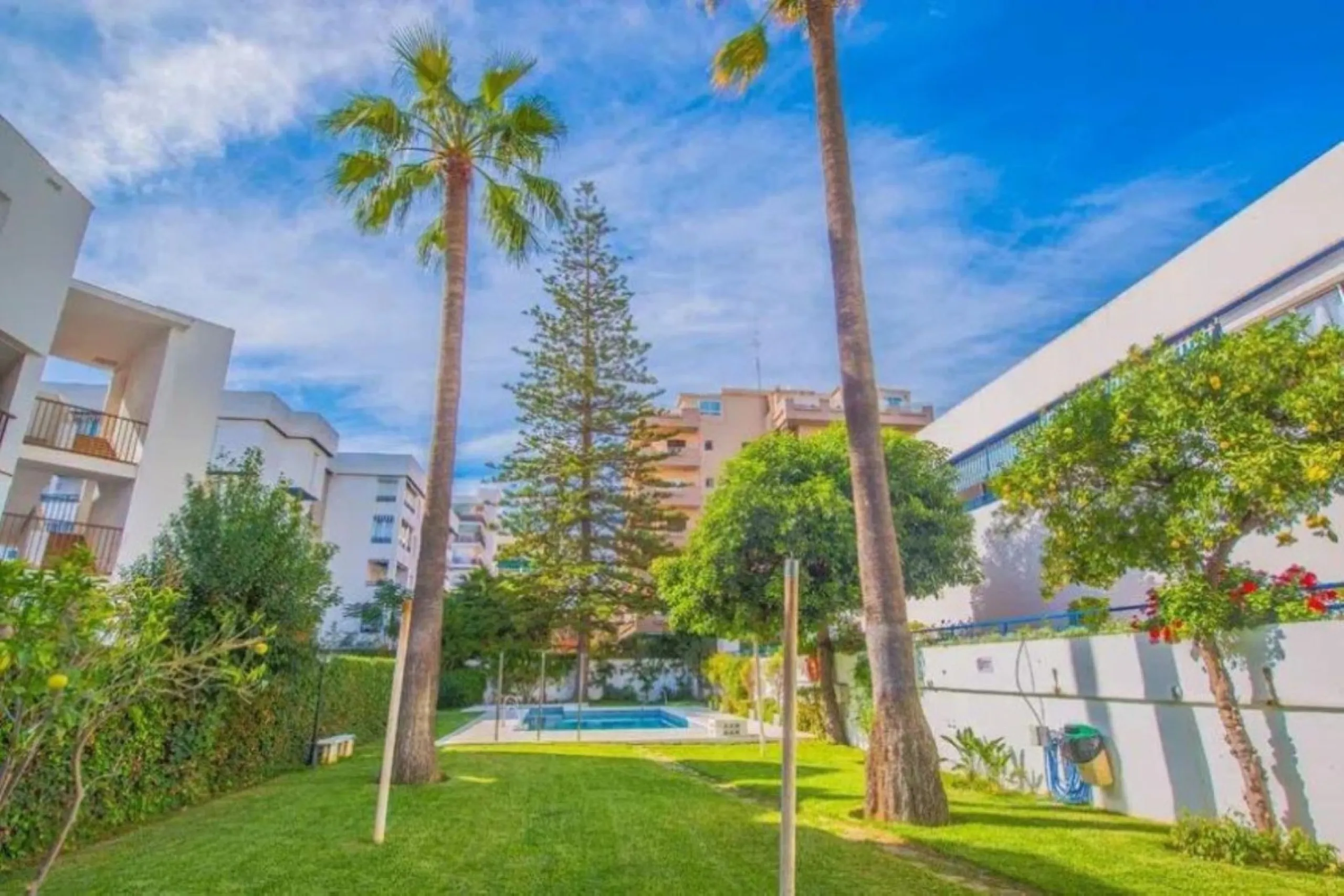Апартамент средний этаж, Marbella, Costa del Sol