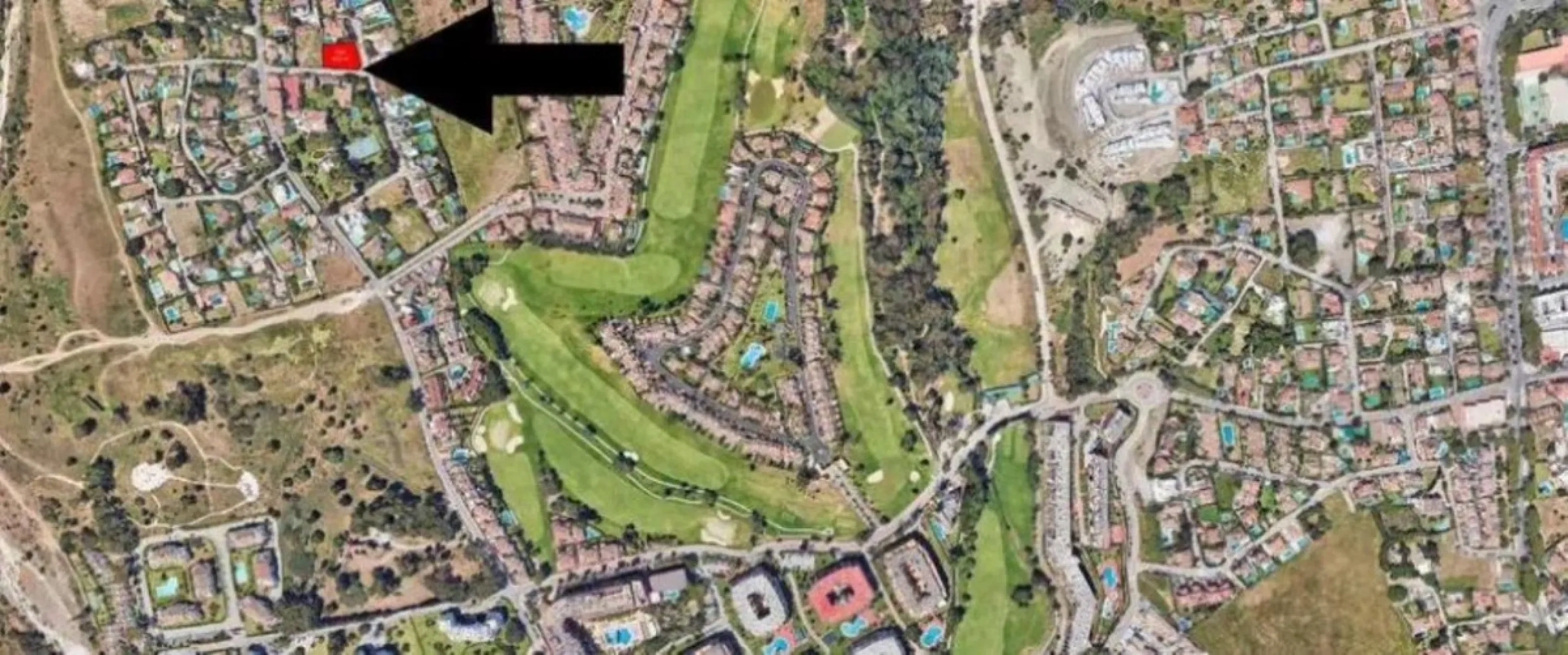 Unique urban plot, located in one of the most sought-after residential locations in Marbella and the Costa del Sol, Valle del Sol, next to Guadalmina, five minutes from Puerto Banús, surrounded by high-end villas, golf courses, shopping centers and school