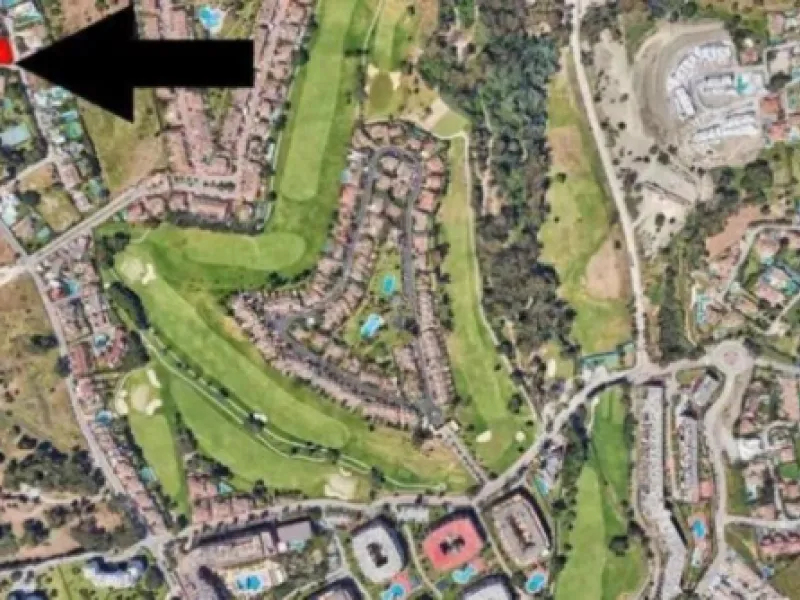Unique urban plot, located in one of the most sought-after residential locations in Marbella and the Costa del Sol, Valle del Sol, next to Guadalmina, five minutes from Puerto Banús, surrounded by high-end villas, golf courses, shopping centers and school