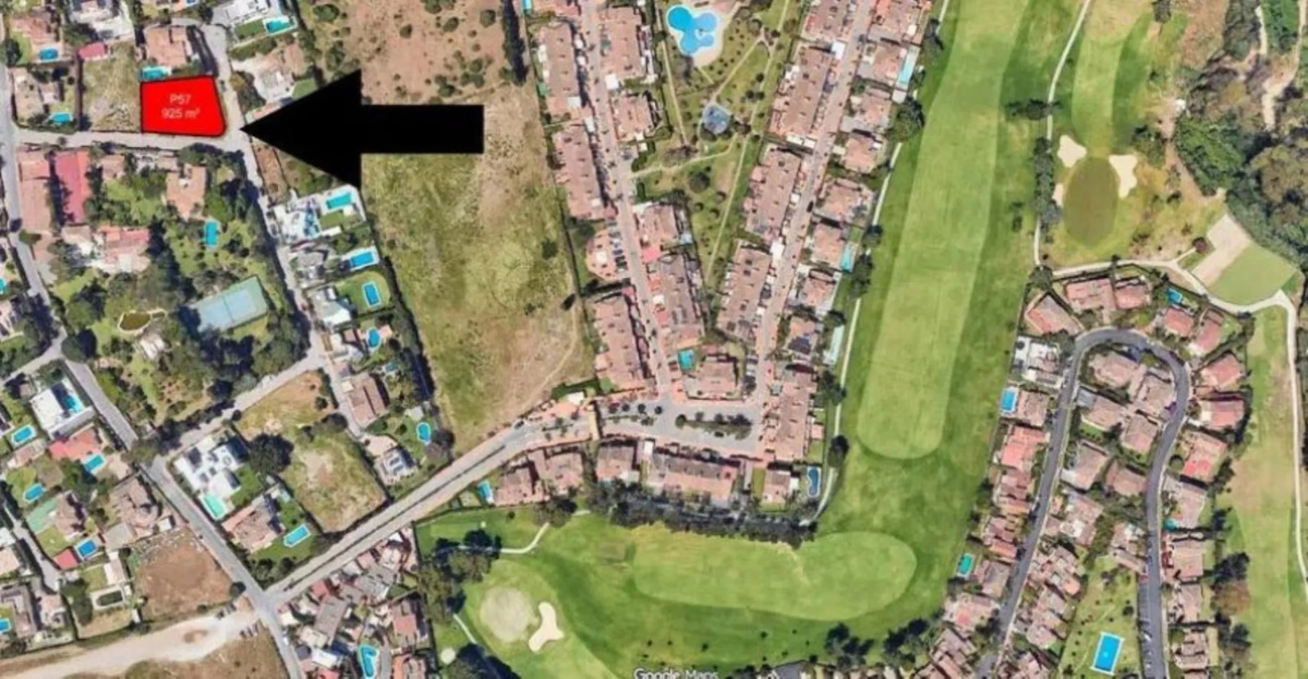 Unique urban plot, located in one of the most sought-after residential locations in Marbella and the Costa del Sol, Valle del Sol, next to Guadalmina, five minutes from Puerto Banús, surrounded by high-end villas, golf courses, shopping centers and school