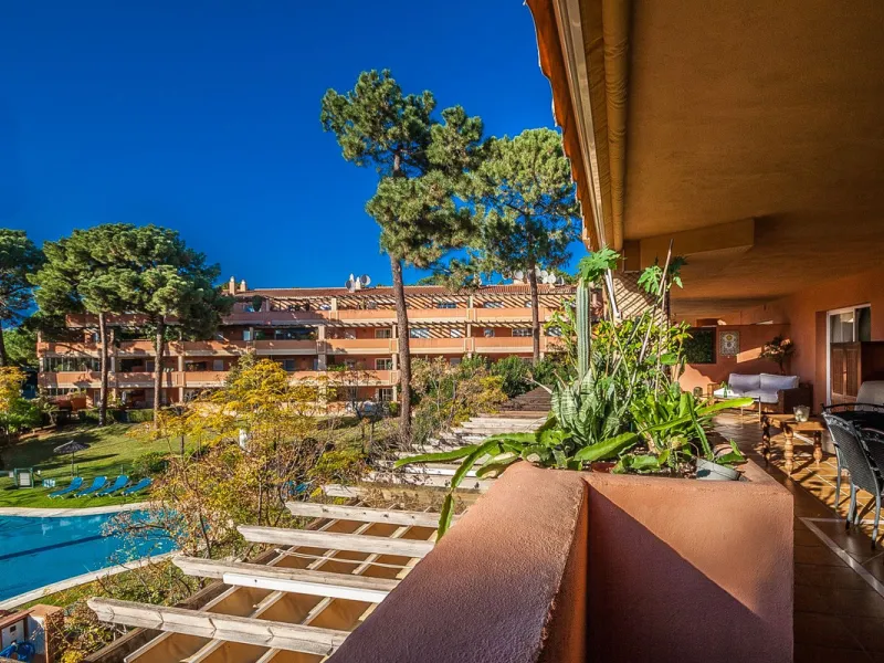 Apartment - Middle Floor Apartment в продаже в Marbella, Málaga. В доме 2 спален и 2 ванных комнат. Площадь дома 156 м²