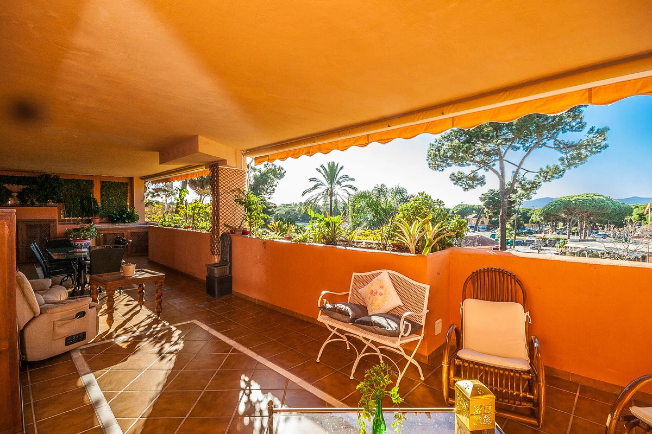 Apartment - Middle Floor Apartment в продаже в Marbella, Málaga. В доме 2 спален и 2 ванных комнат. Площадь дома 156 м²