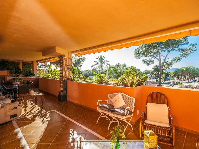 Apartment - Middle Floor Apartment в продаже в Marbella, Málaga. В доме 2 спален и 2 ванных комнат. Площадь дома 156 м²