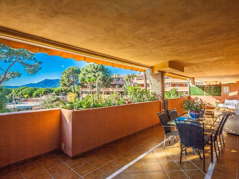 Apartment - Middle Floor Apartment в продаже в Marbella, Málaga. В доме 2 спален и 2 ванных комнат. Площадь дома 156 м²