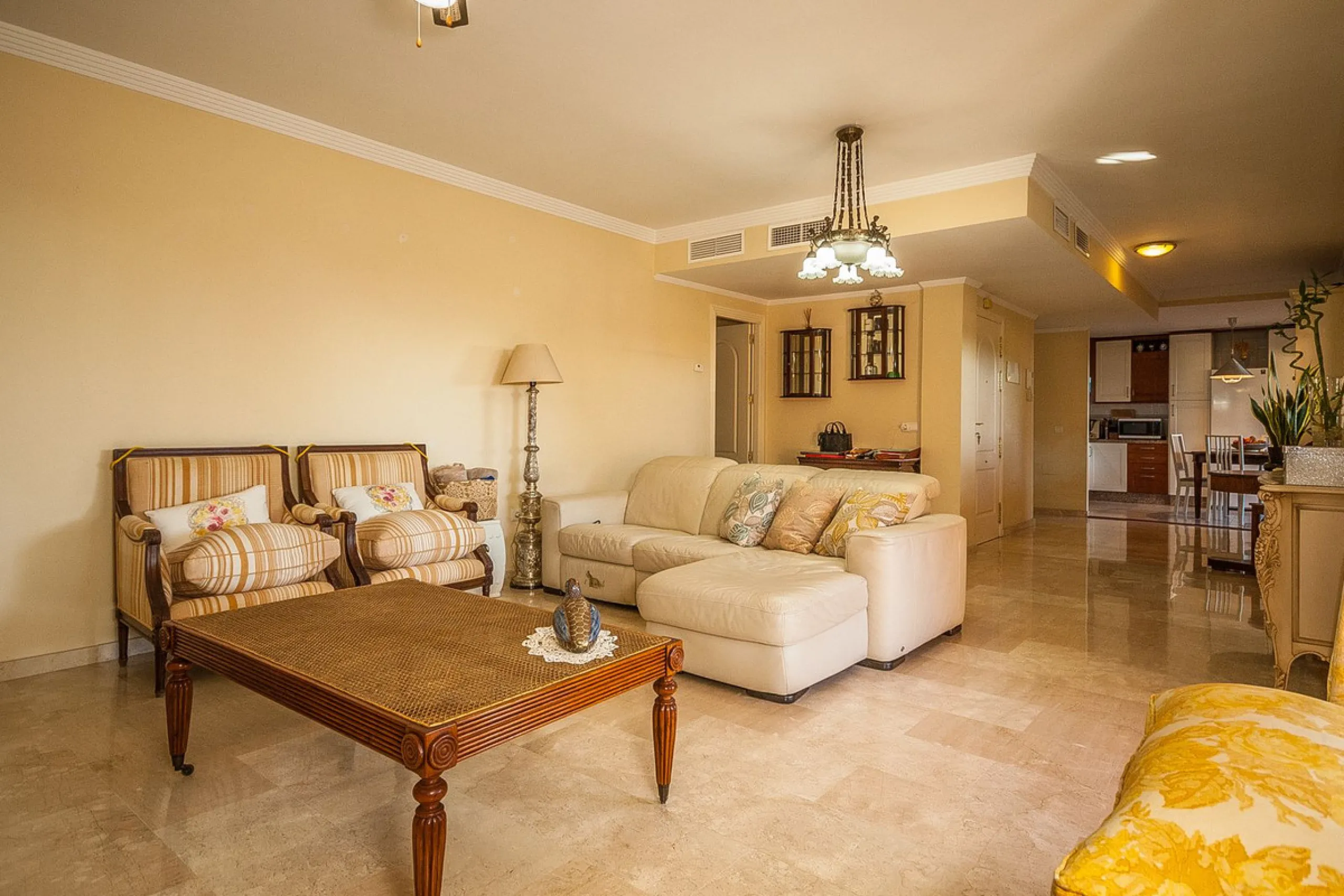 Apartment - Middle Floor Apartment в продаже в Marbella, Málaga. В доме 2 спален и 2 ванных комнат. Площадь дома 156 м²
